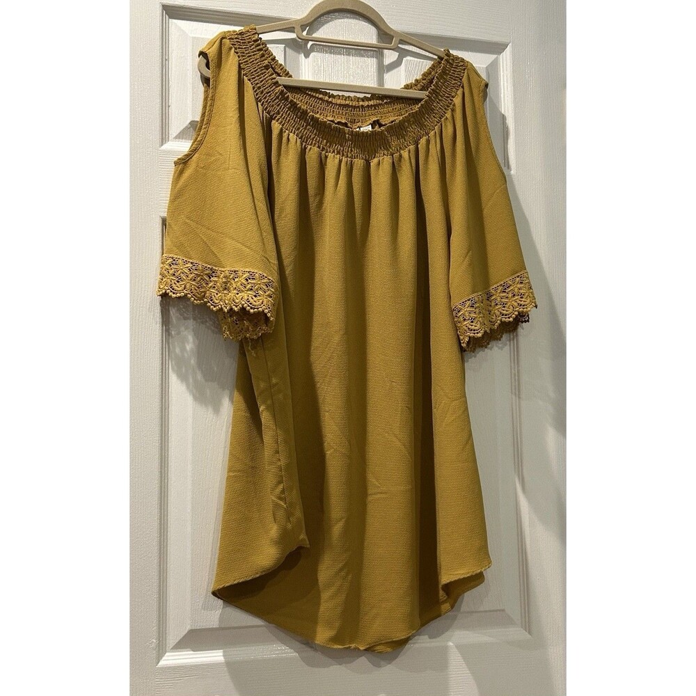 EST. 1946 Women’s Gold Color Tunic Size 20-22